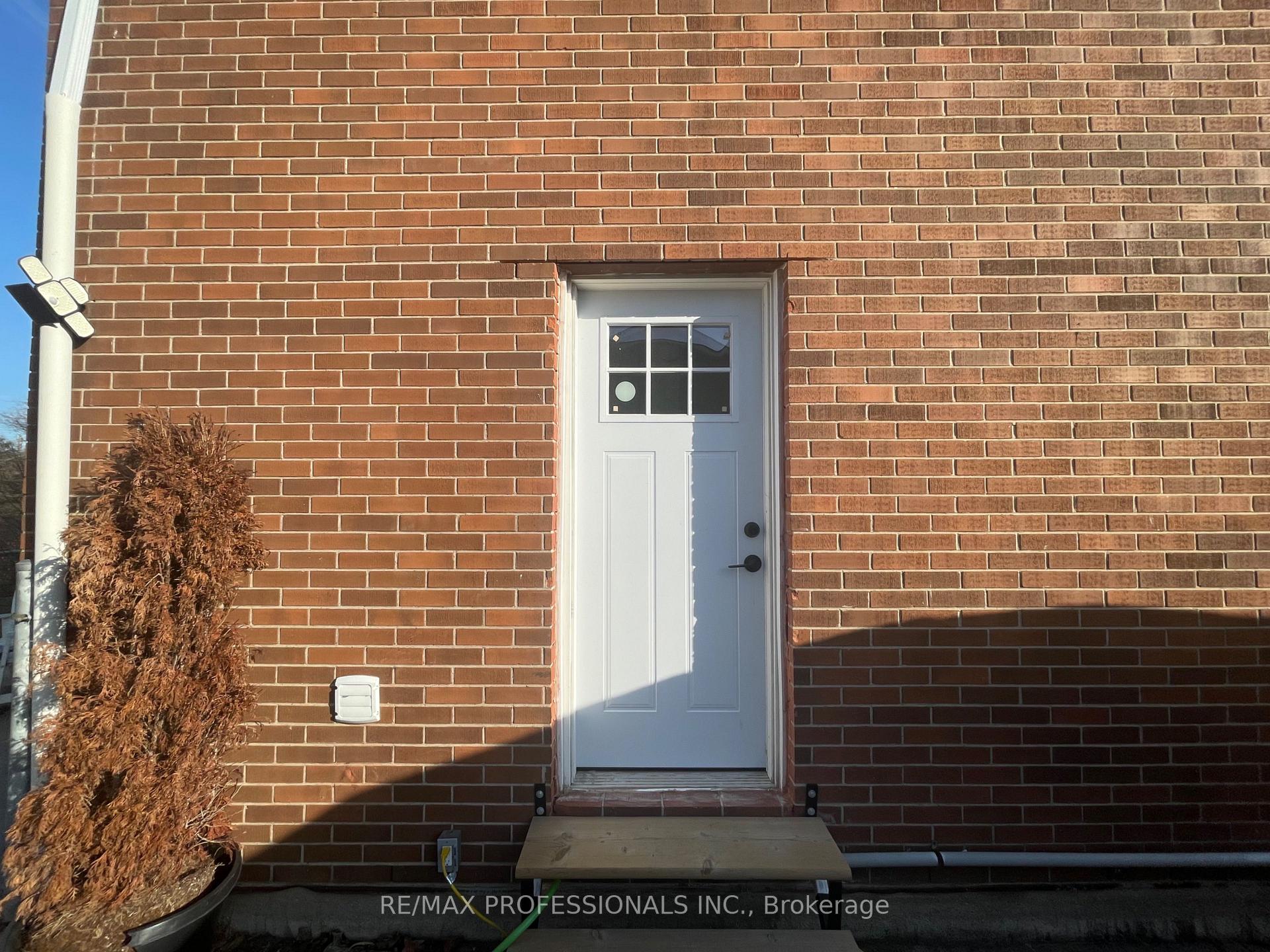 Photo 2 of Unit Lower Level, 17 Seeley Avenue, Hamilton, Burkholme — HOMEH