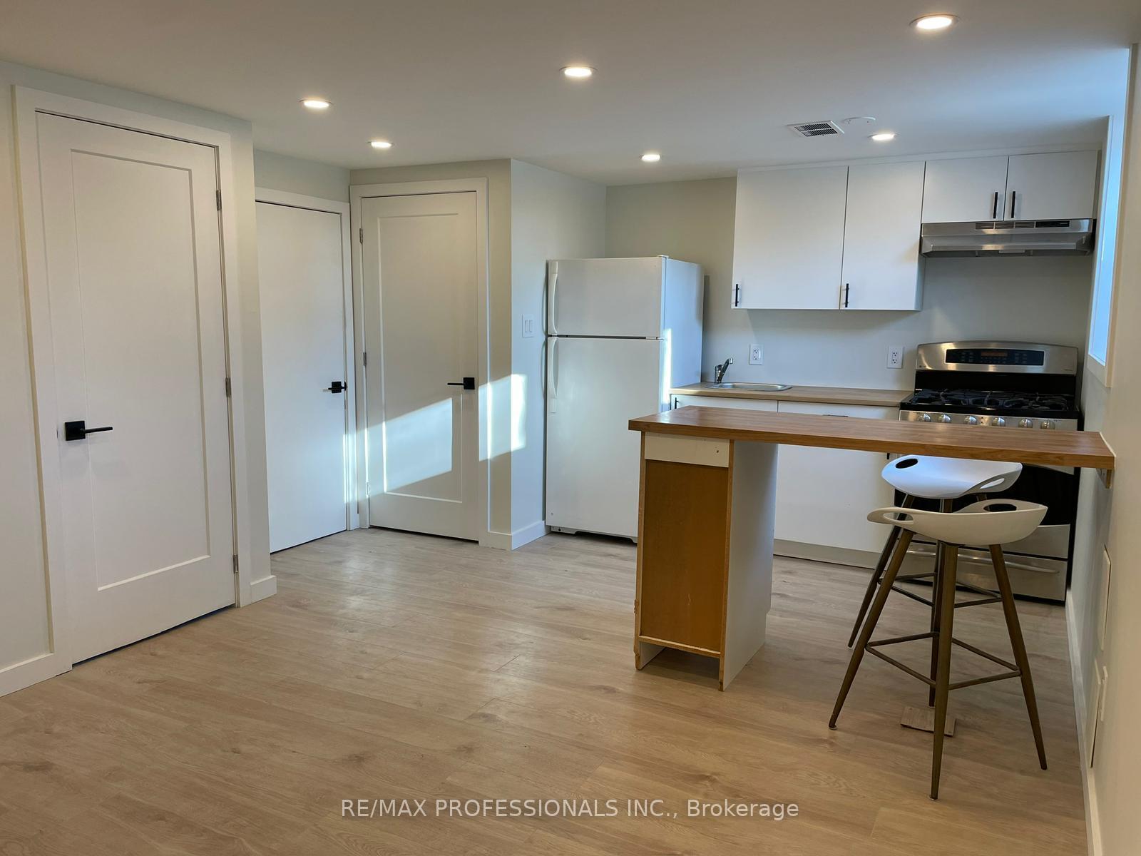 Photo 3 of Unit Lower Level, 17 Seeley Avenue, Hamilton, Burkholme — HOMEH