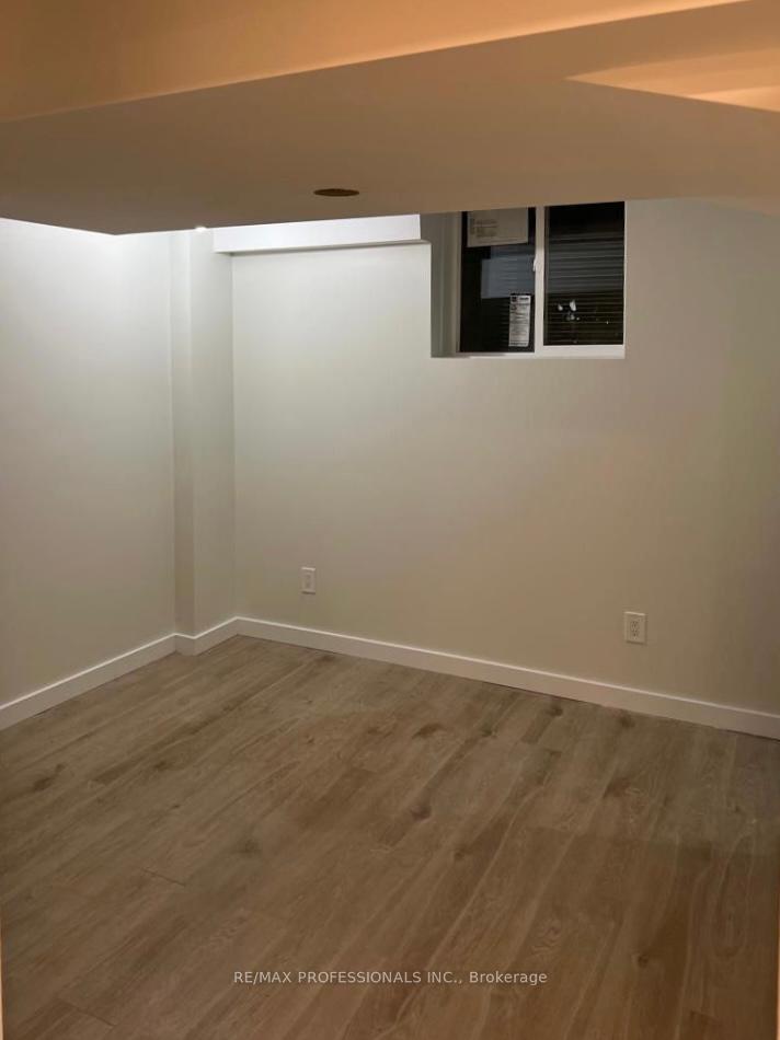 Photo 5 of Unit Lower Level, 17 Seeley Avenue, Hamilton, Burkholme — HOMEH