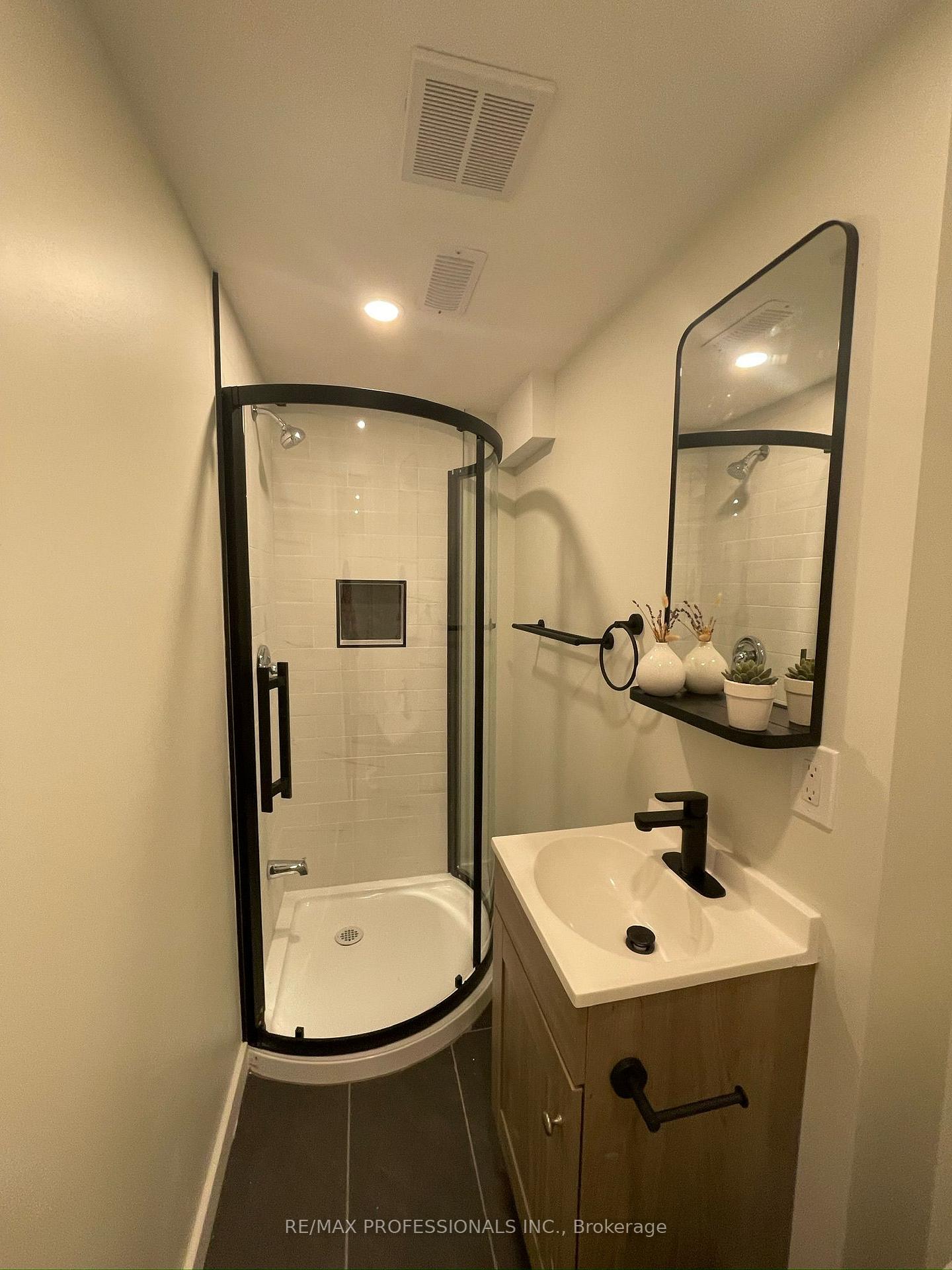 Photo 6 of Unit Lower Level, 17 Seeley Avenue, Hamilton, Burkholme — HOMEH