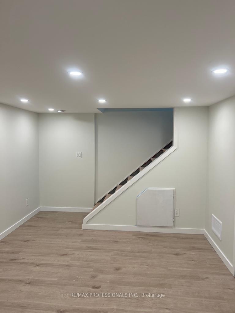 Photo 7 of Unit Lower Level, 17 Seeley Avenue, Hamilton, Burkholme — HOMEH