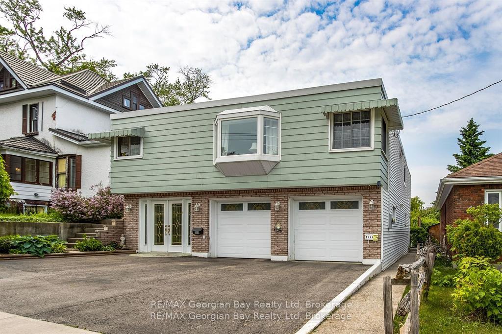 Photo 2 of 586 Dominion Avenue, Midland — HOMEH