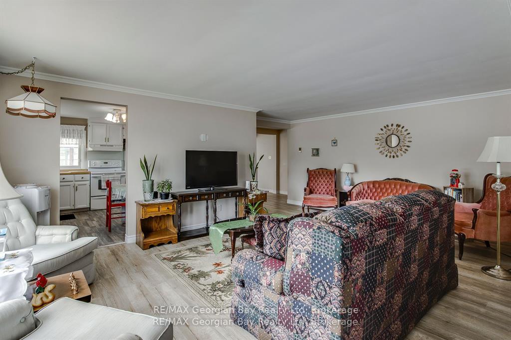 Photo 5 of 586 Dominion Avenue, Midland — HOMEH