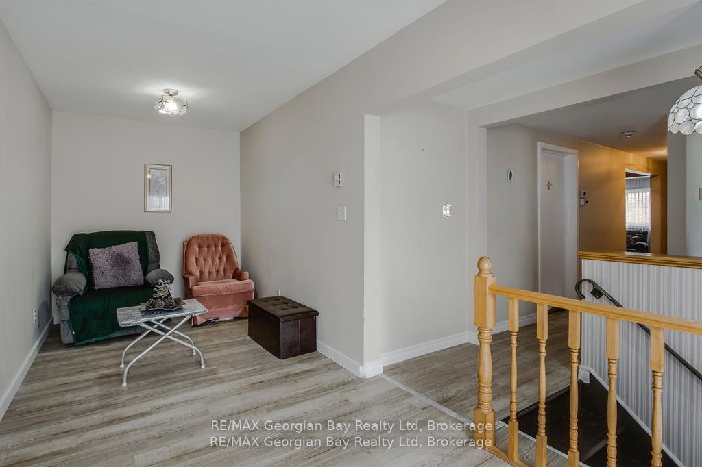 Photo 6 of 586 Dominion Avenue, Midland — HOMEH