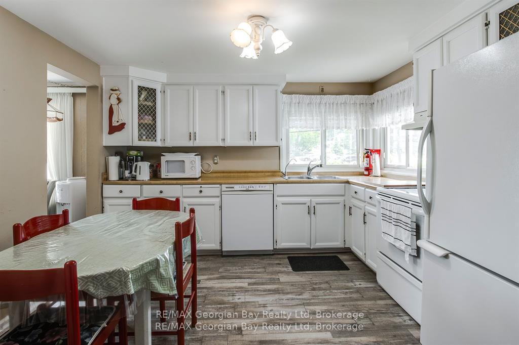 Photo 7 of 586 Dominion Avenue, Midland — HOMEH