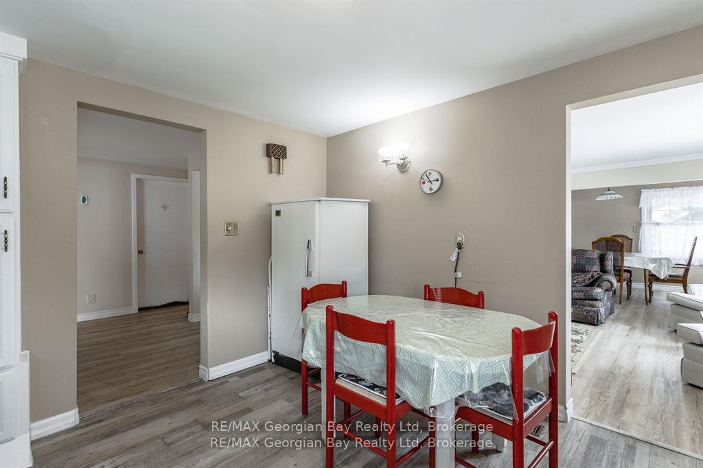 Photo 9 of 586 Dominion Avenue, Midland — HOMEH