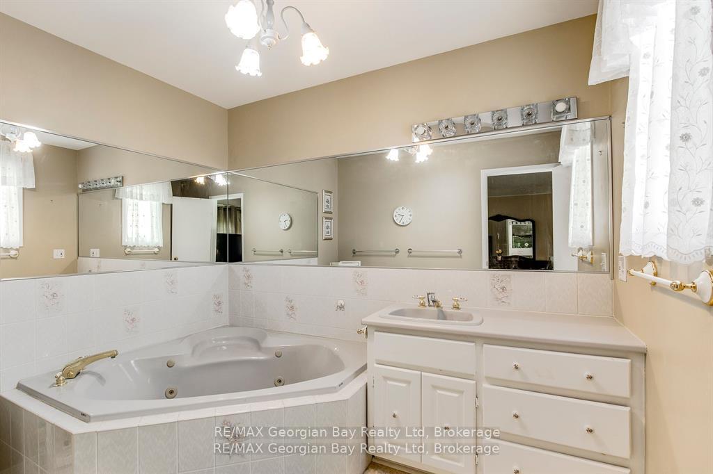 Photo 12 of 586 Dominion Avenue, Midland — HOMEH