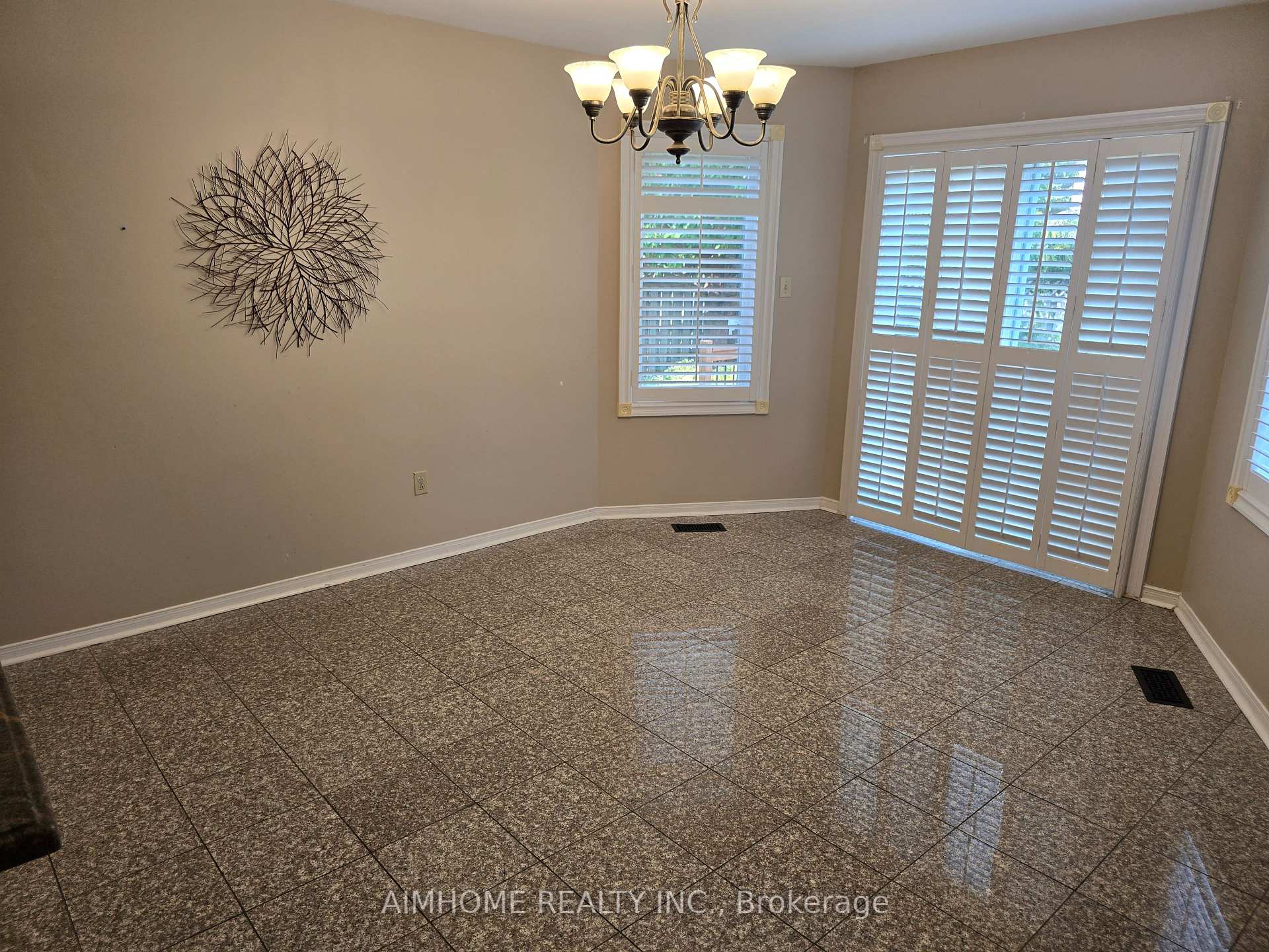 Photo 6 of 66 Montrose Crescent, Markham, Unionville — HOMEH
