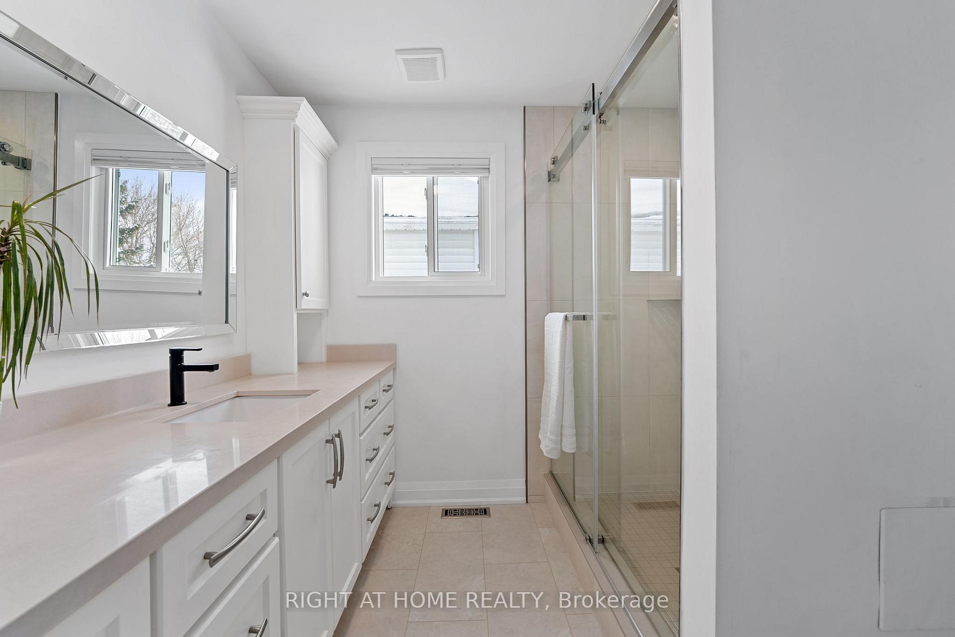 Photo 17 of 1020 Maclean Street, Innisfil, Alcona — HOMEH