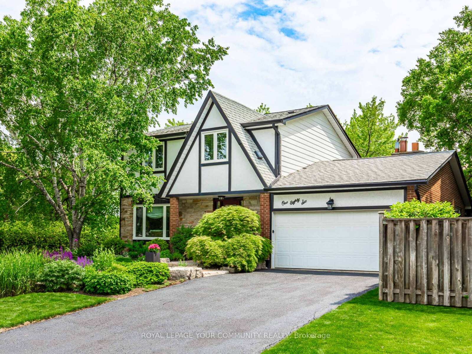 Photo 4 of 186 Romfield Circuit, Markham, Royal Orchard — HOMEH