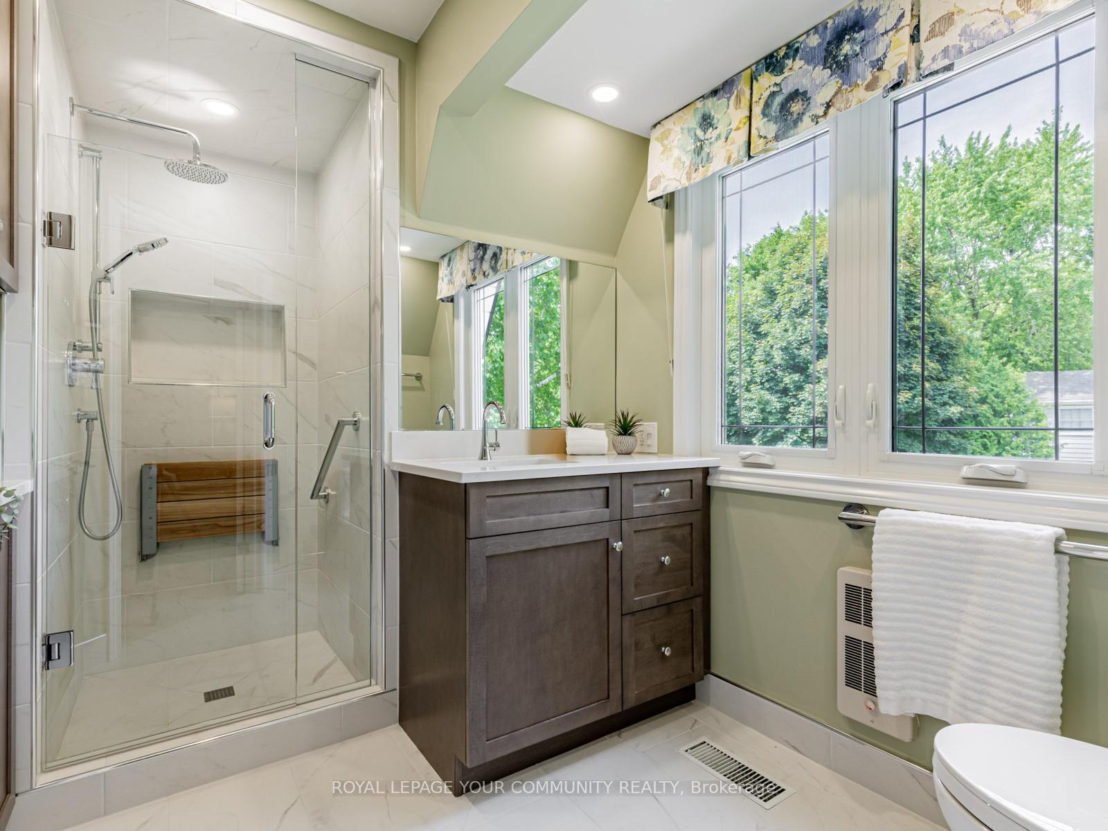 Photo 25 of 186 Romfield Circuit, Markham, Royal Orchard — HOMEH