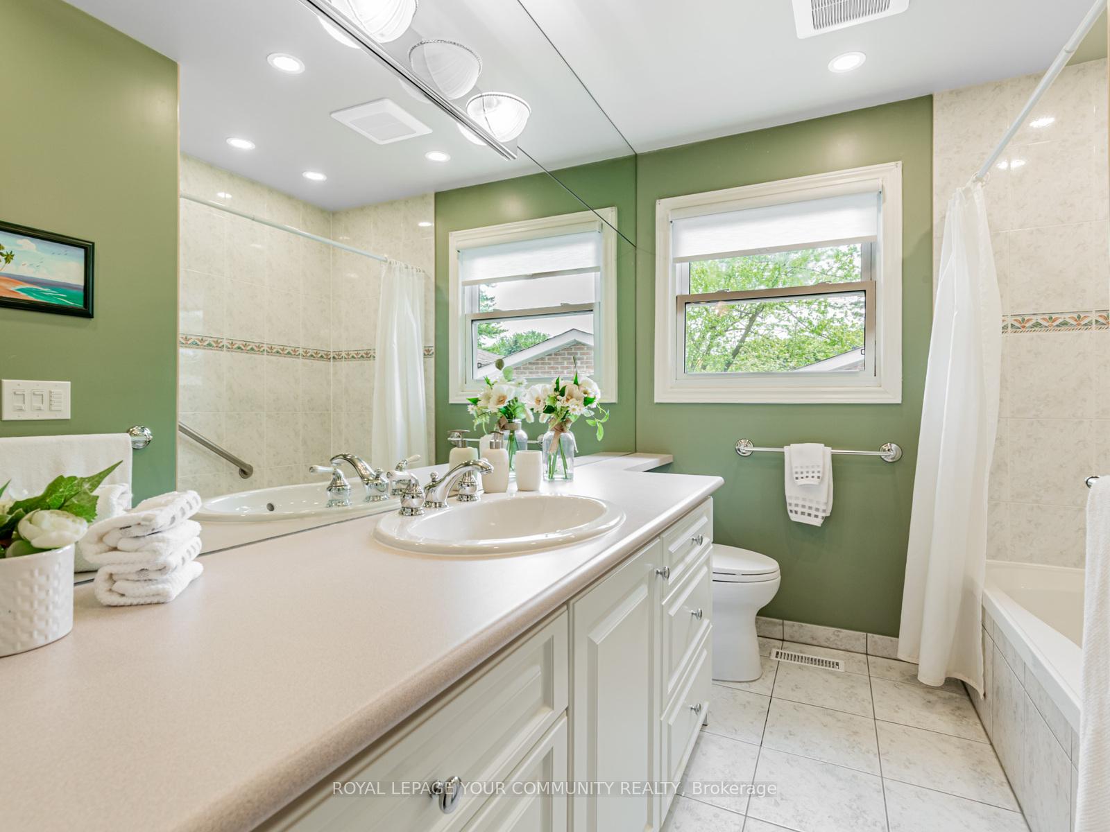 Photo 27 of 186 Romfield Circuit, Markham, Royal Orchard — HOMEH