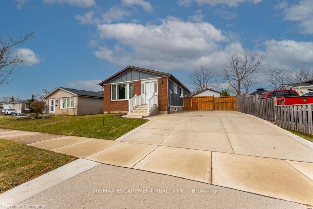 Front of Unit B, 14 Yorkdale Crescent