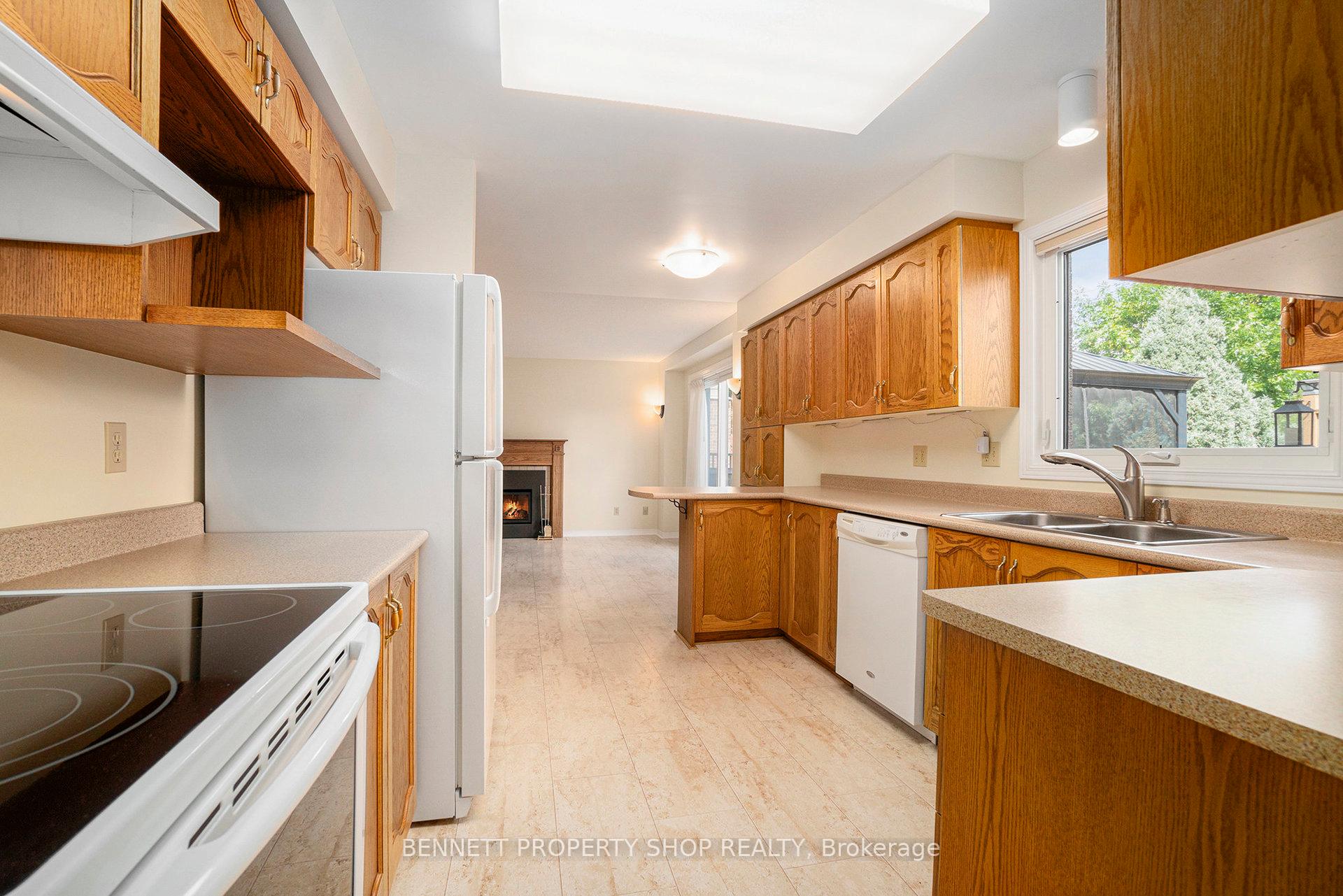Photo 8 of 35 Windfield Crescent, Ottawa, Kanata - Bridlewood — HOMEH