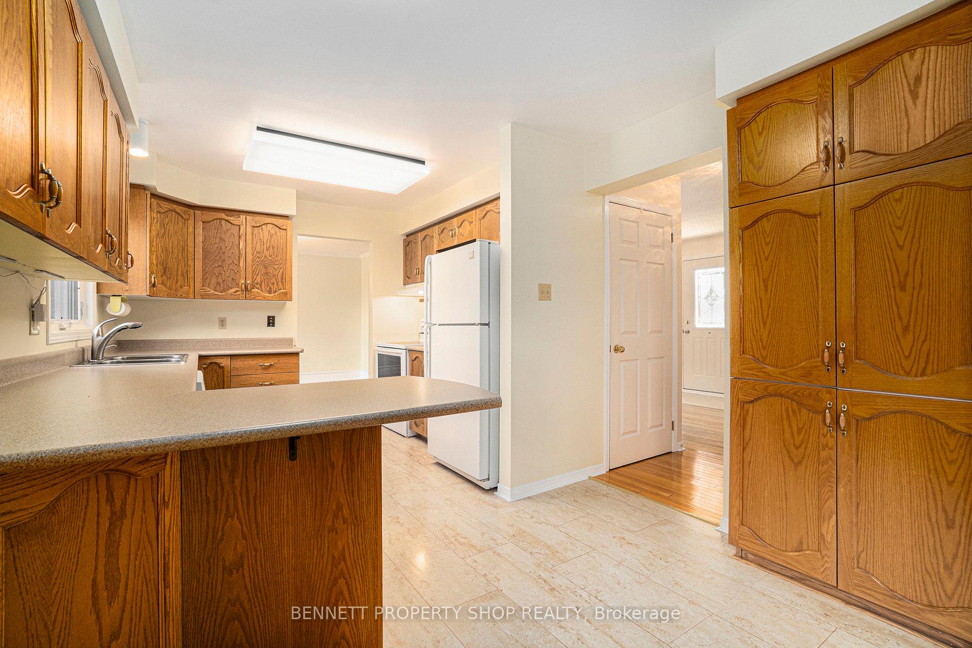 Photo 10 of 35 Windfield Crescent, Ottawa, Kanata - Bridlewood — HOMEH