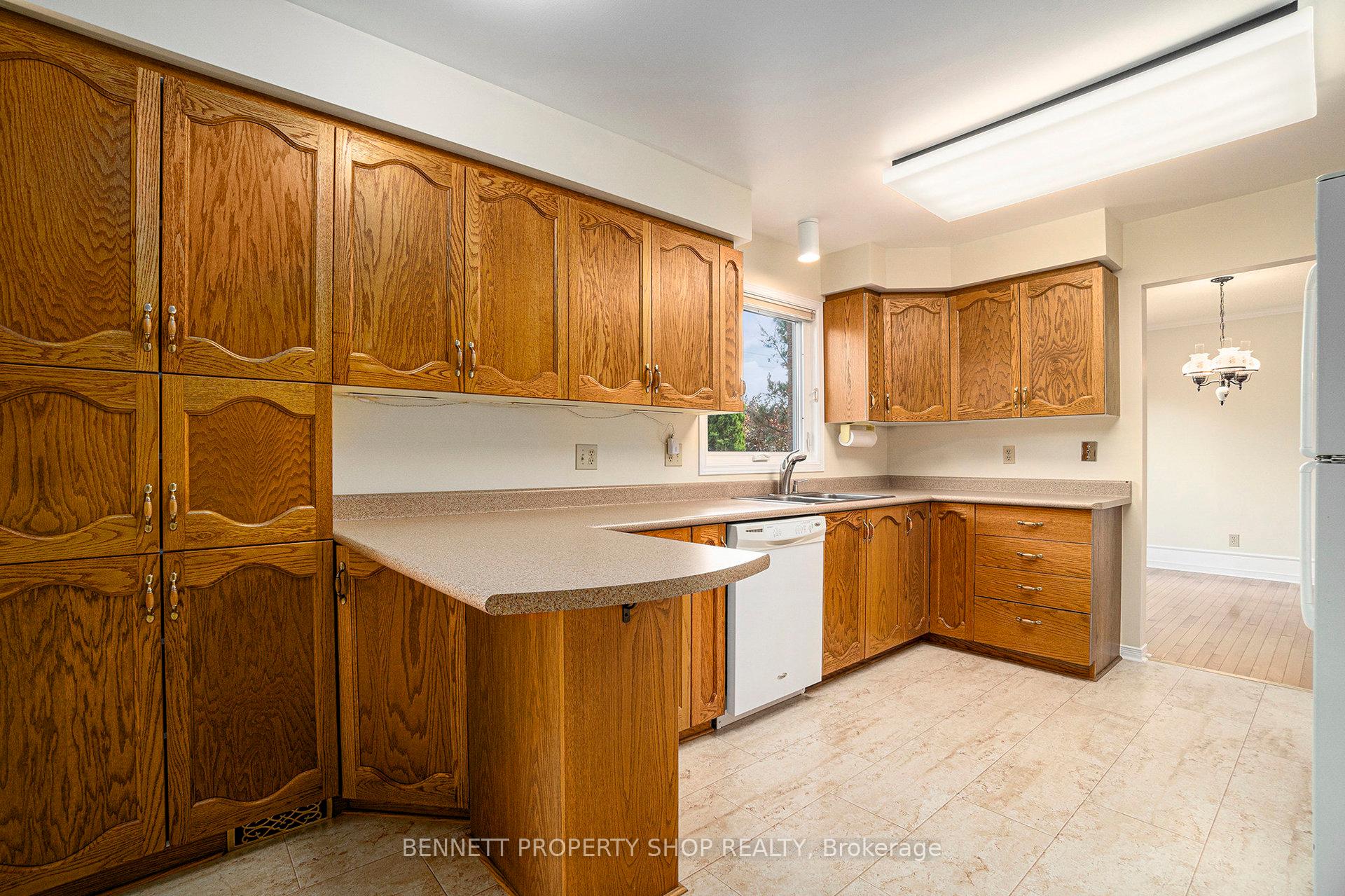 Photo 11 of 35 Windfield Crescent, Ottawa, Kanata - Bridlewood — HOMEH