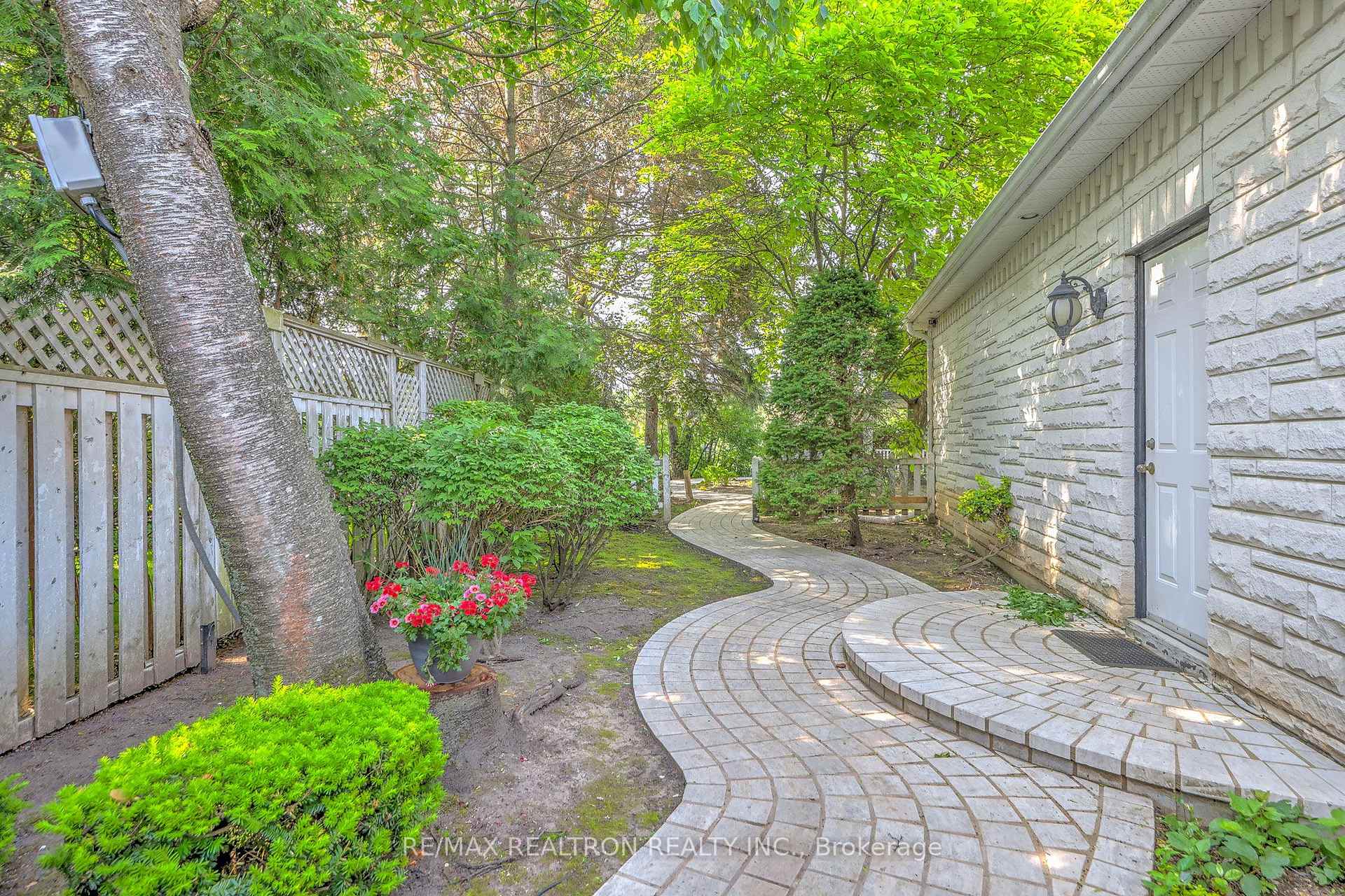 Photo 5 of 23 Fairway Heights Crescent, Markham, Bayview Fairway-Bayview Country Club Estates — HOMEH