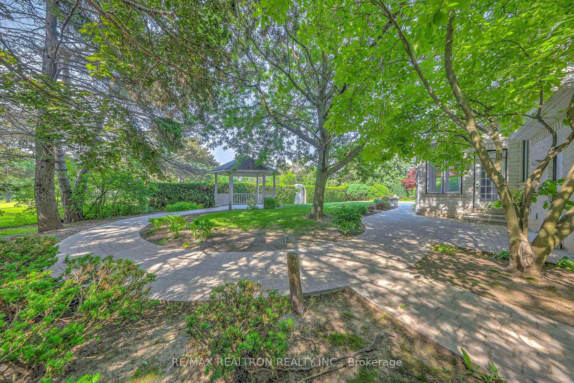 Photo 6 of 23 Fairway Heights Crescent, Markham, Bayview Fairway-Bayview Country Club Estates — HOMEH