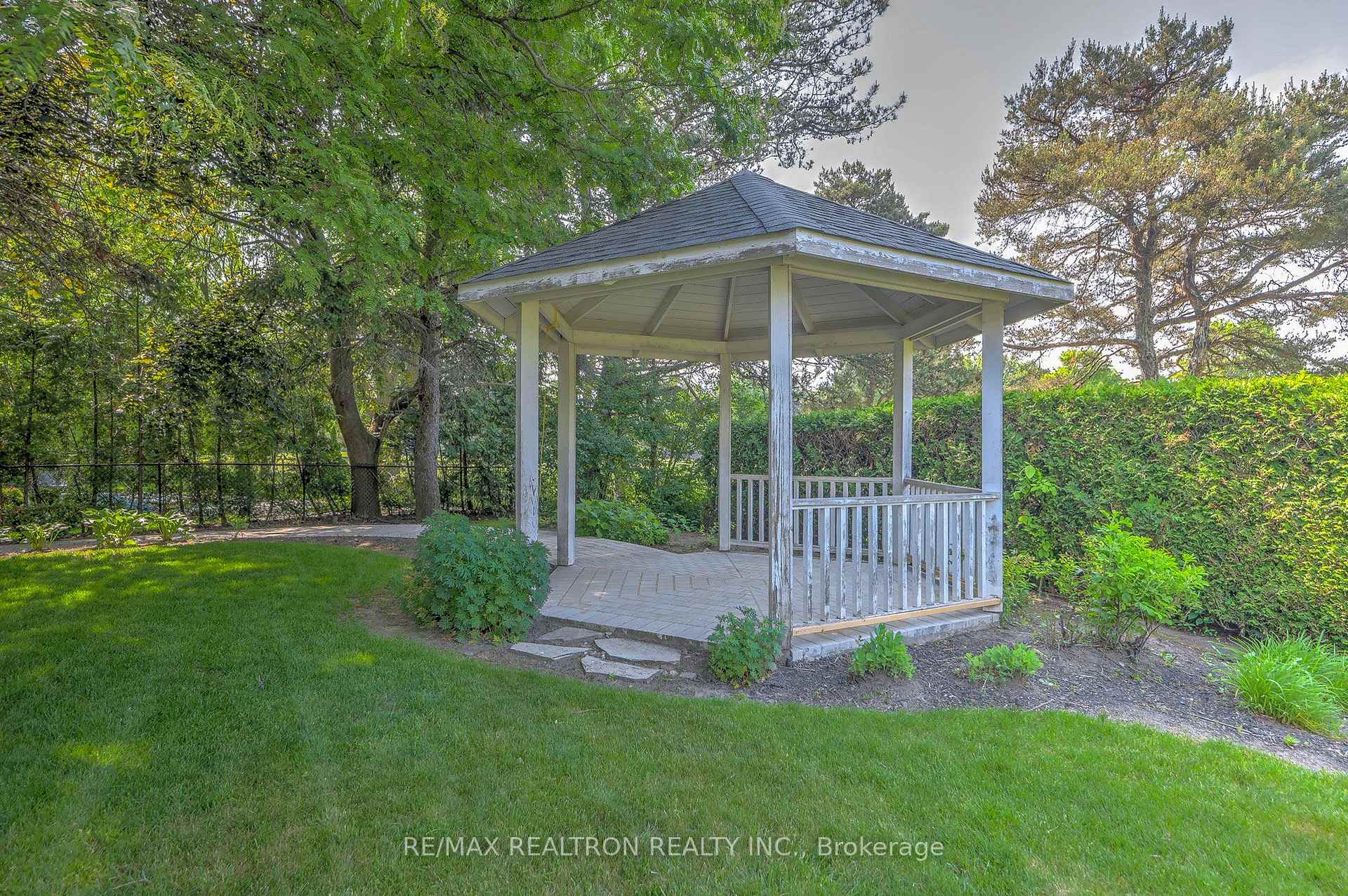 Photo 9 of 23 Fairway Heights Crescent, Markham, Bayview Fairway-Bayview Country Club Estates — HOMEH