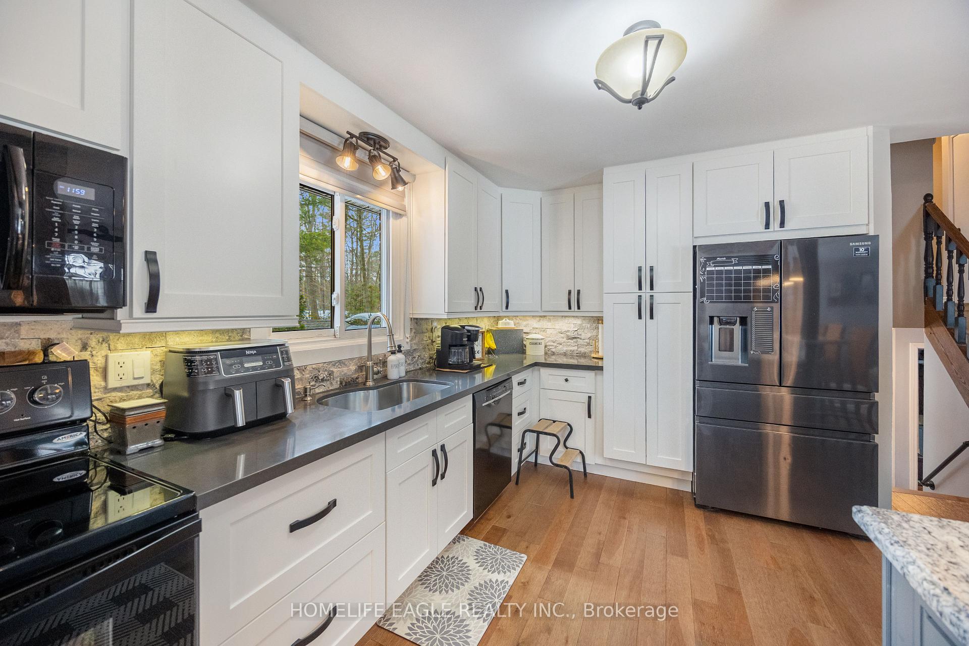 Photo 5 of 1262 Silver Birch Drive, Innisfil, Rural Innisfil — HOMEH