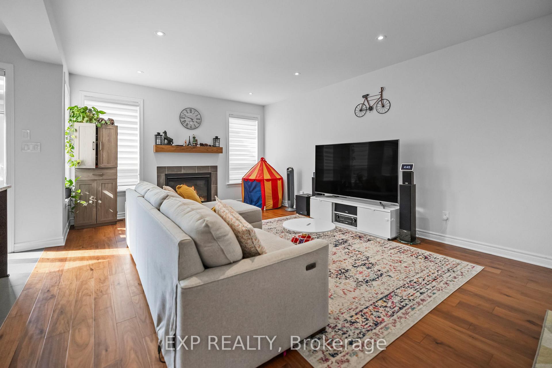 Photo 6 of 84 Palfrey Way, Ottawa, Kanata - Emerald Meadows/Trailwest — HOMEH