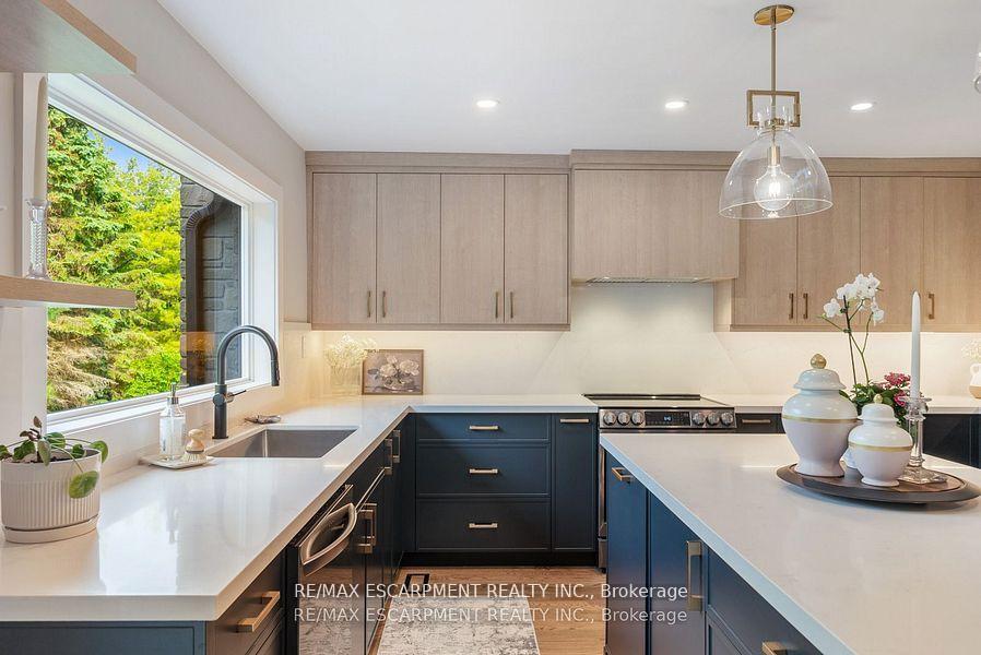 Photo 16 of 2038 15TH Side Road, Milton, Moffat — HOMEH