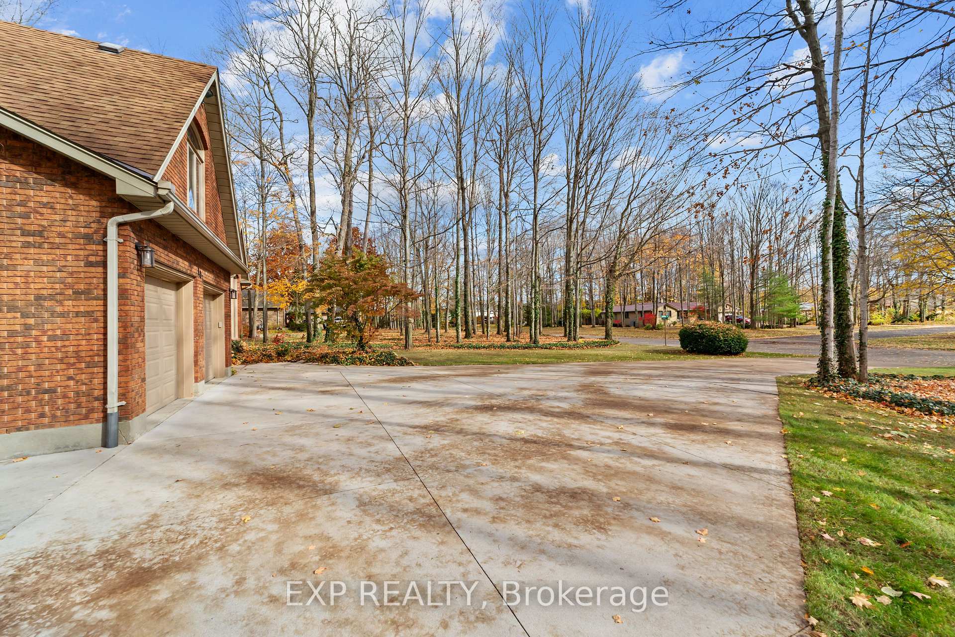 Photo 42 of 107 Lewis Drive, Middlesex Centre, Coldstream — HOMEH