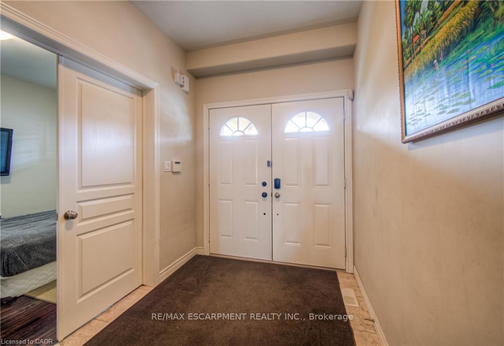 Photo 4 of 83 Boulder Crescent, Hamilton, Rural Glanbrook — HOMEH