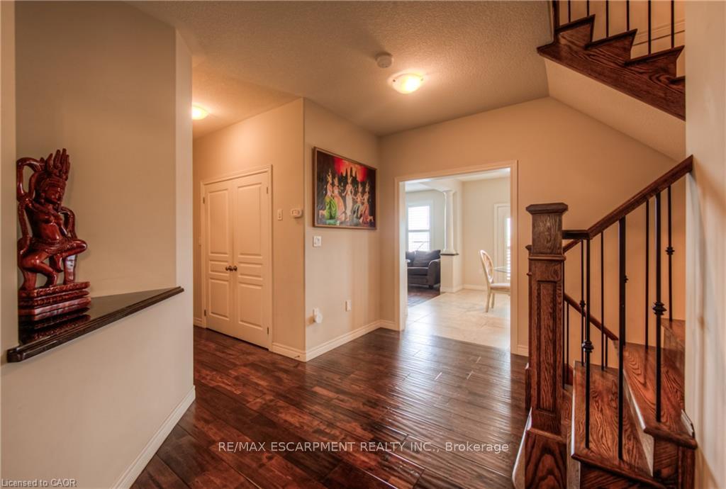 Photo 5 of 83 Boulder Crescent, Hamilton, Rural Glanbrook — HOMEH