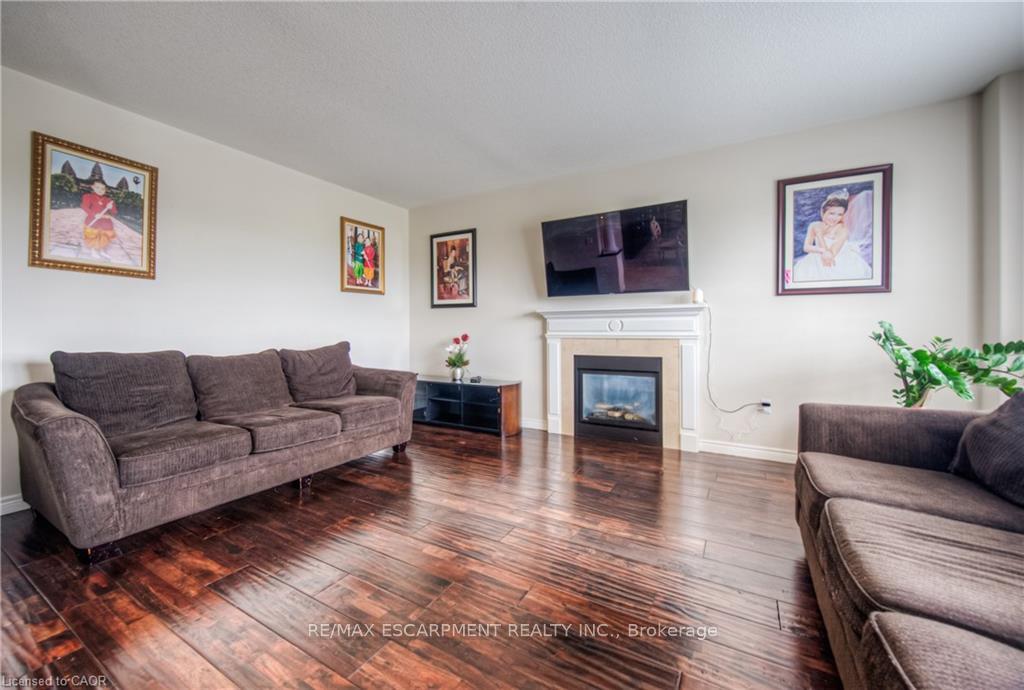 Photo 11 of 83 Boulder Crescent, Hamilton, Rural Glanbrook — HOMEH