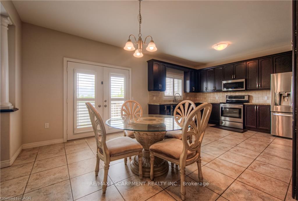 Photo 12 of 83 Boulder Crescent, Hamilton, Rural Glanbrook — HOMEH