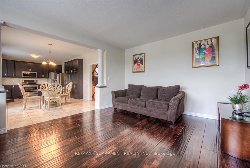 Photo 13 of 83 Boulder Crescent, Hamilton, Rural Glanbrook — HOMEH