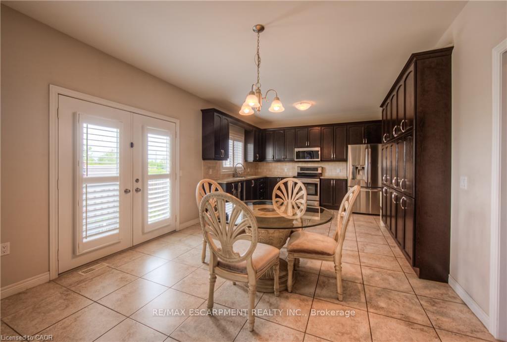 Photo 16 of 83 Boulder Crescent, Hamilton, Rural Glanbrook — HOMEH