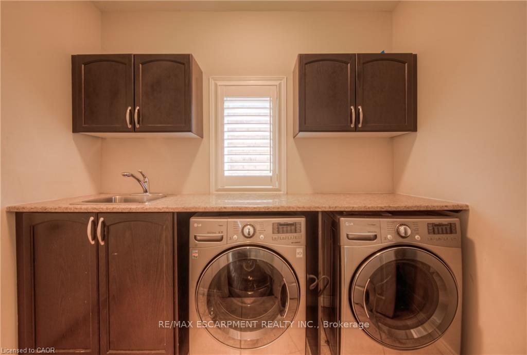 Photo 22 of 83 Boulder Crescent, Hamilton, Rural Glanbrook — HOMEH