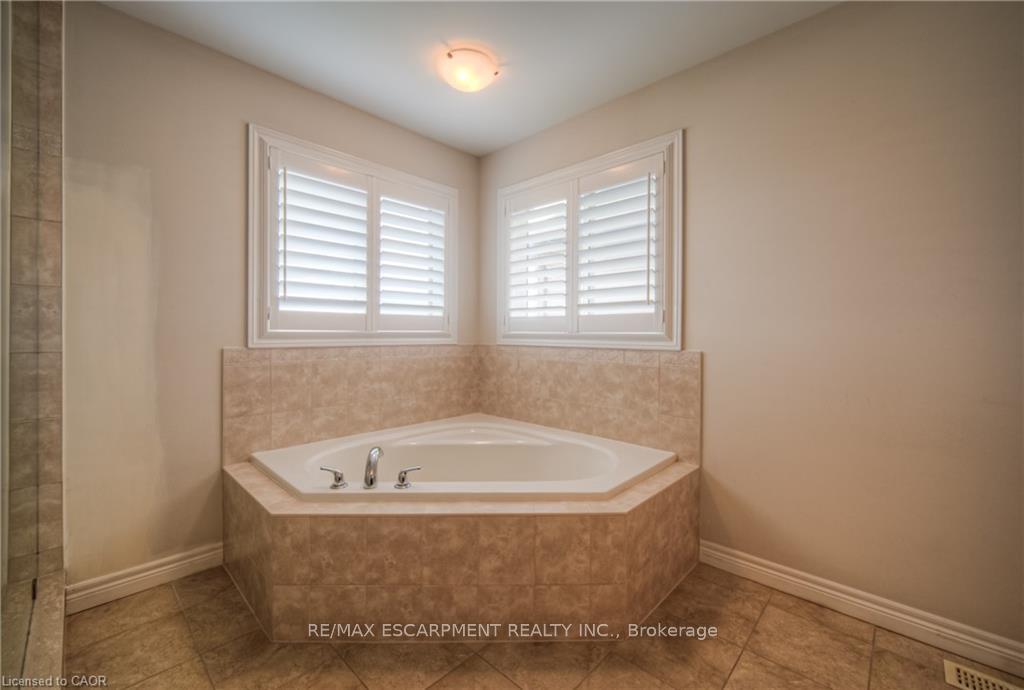 Photo 27 of 83 Boulder Crescent, Hamilton, Rural Glanbrook — HOMEH