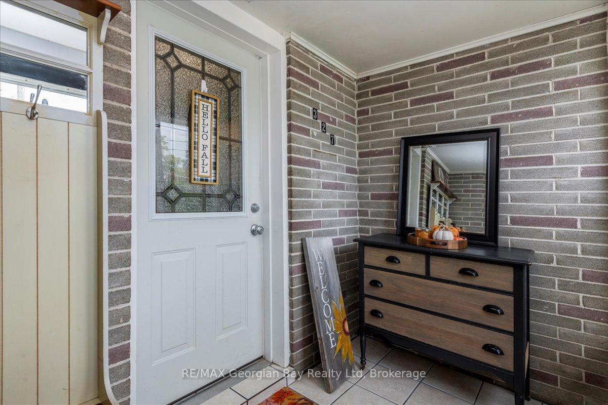 Photo 2 of 327 Scott Street, Midland — HOMEH