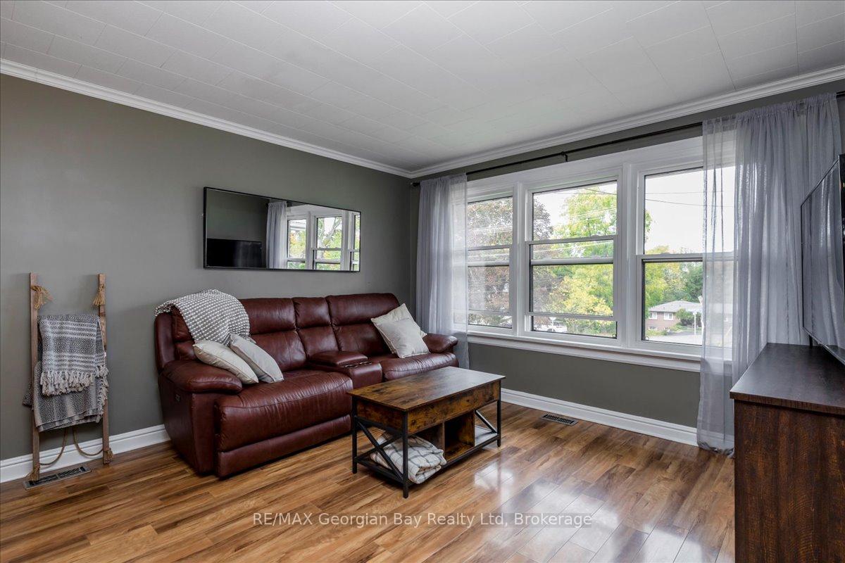 Photo 5 of 327 Scott Street, Midland — HOMEH