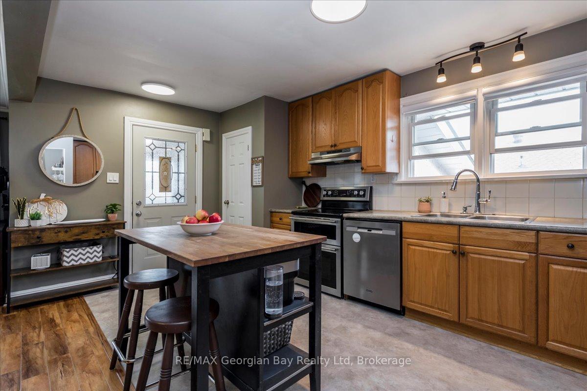 Photo 8 of 327 Scott Street, Midland — HOMEH