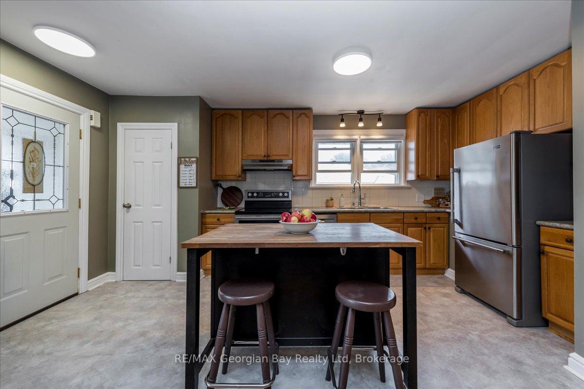 Photo 9 of 327 Scott Street, Midland — HOMEH