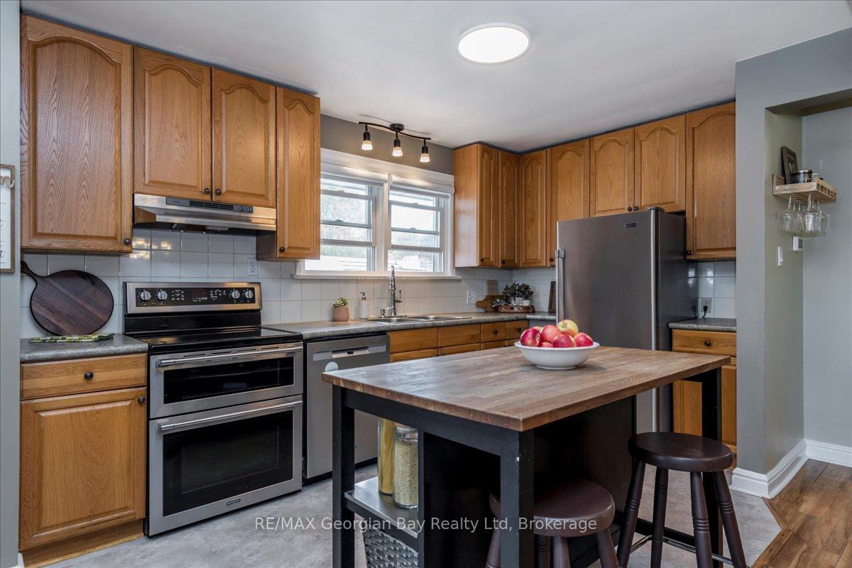 Photo 10 of 327 Scott Street, Midland — HOMEH