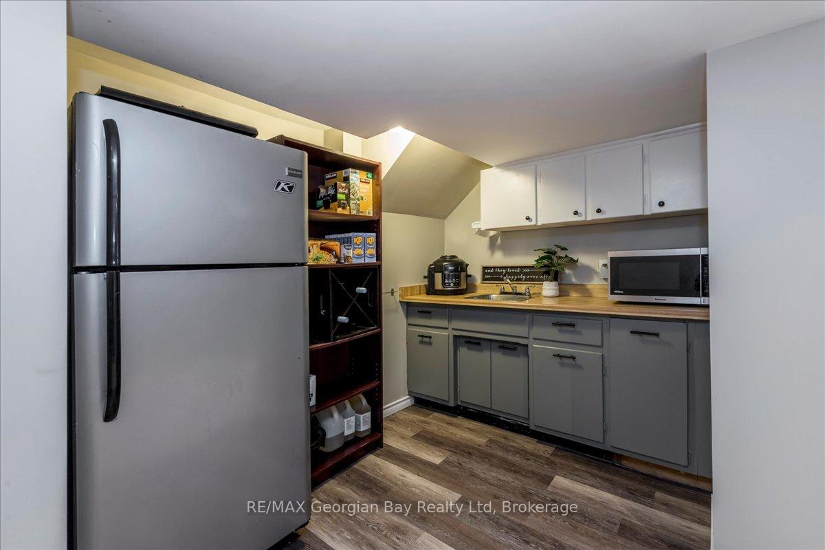 Photo 18 of 327 Scott Street, Midland — HOMEH