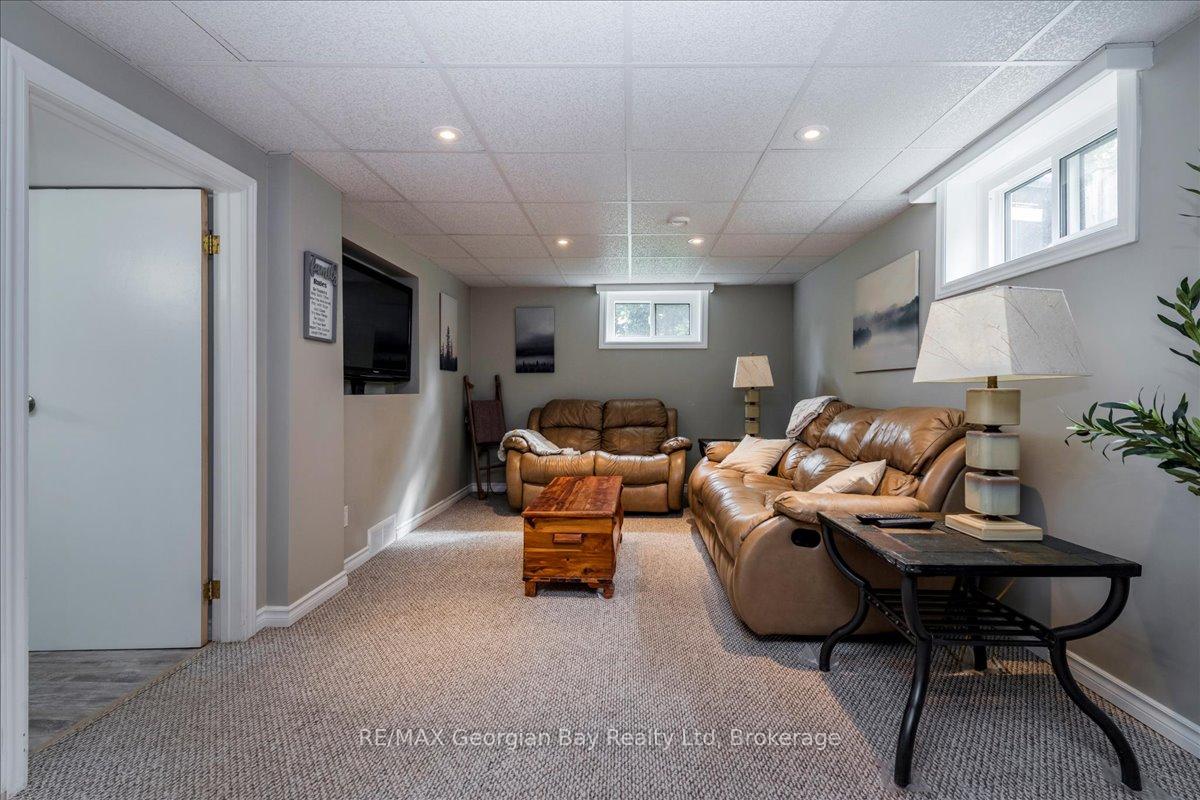 Photo 19 of 327 Scott Street, Midland — HOMEH