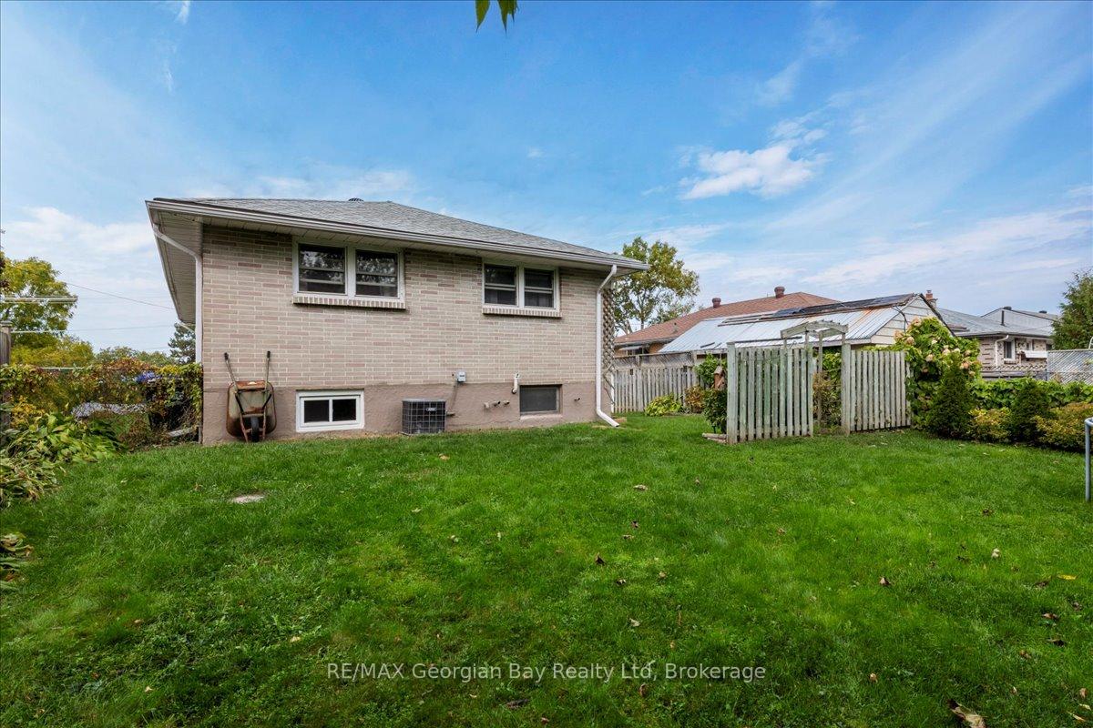 Photo 29 of 327 Scott Street, Midland — HOMEH