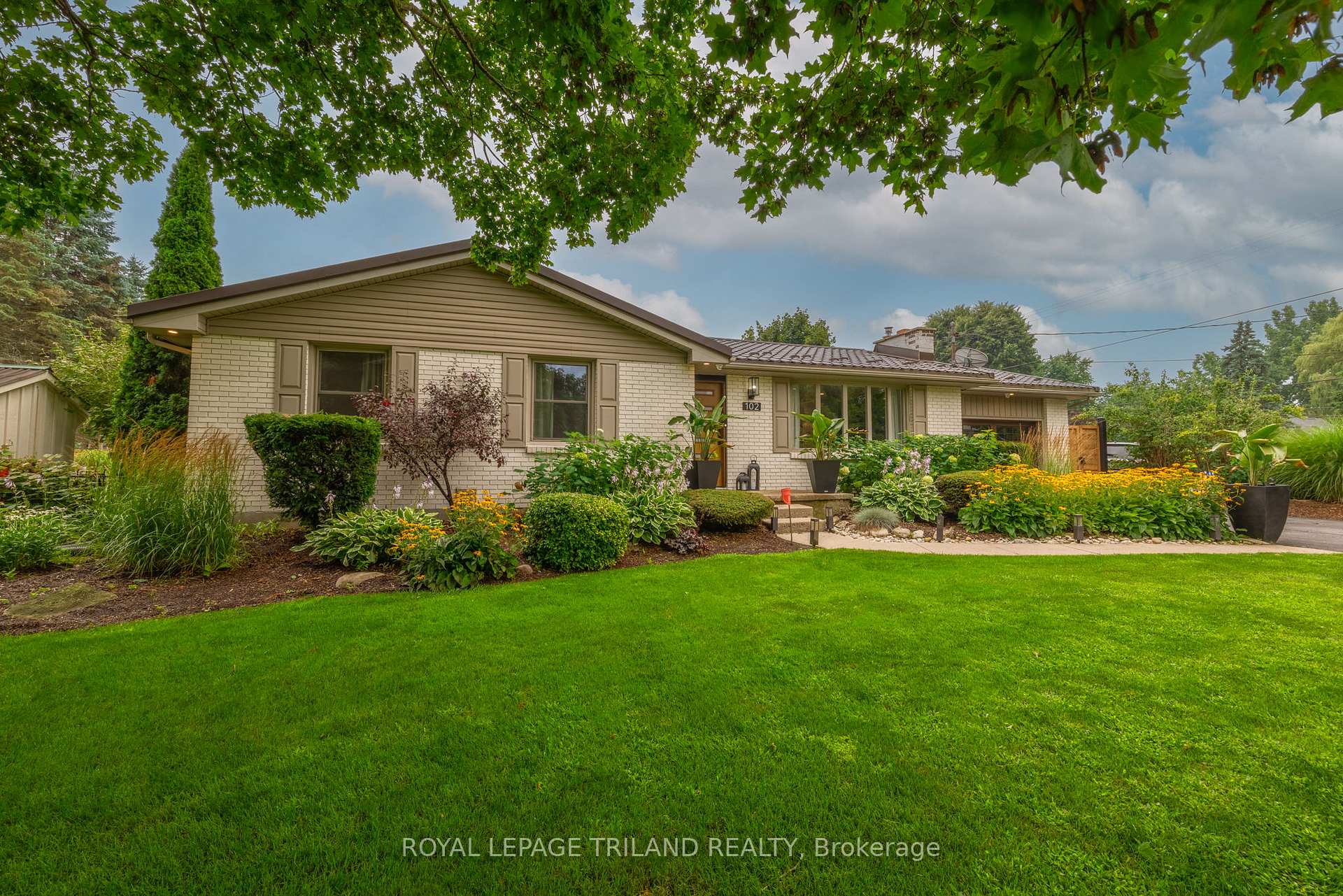 Photo 1 of 102 Railway Avenue, Middlesex Centre, Komoka — HOMEH