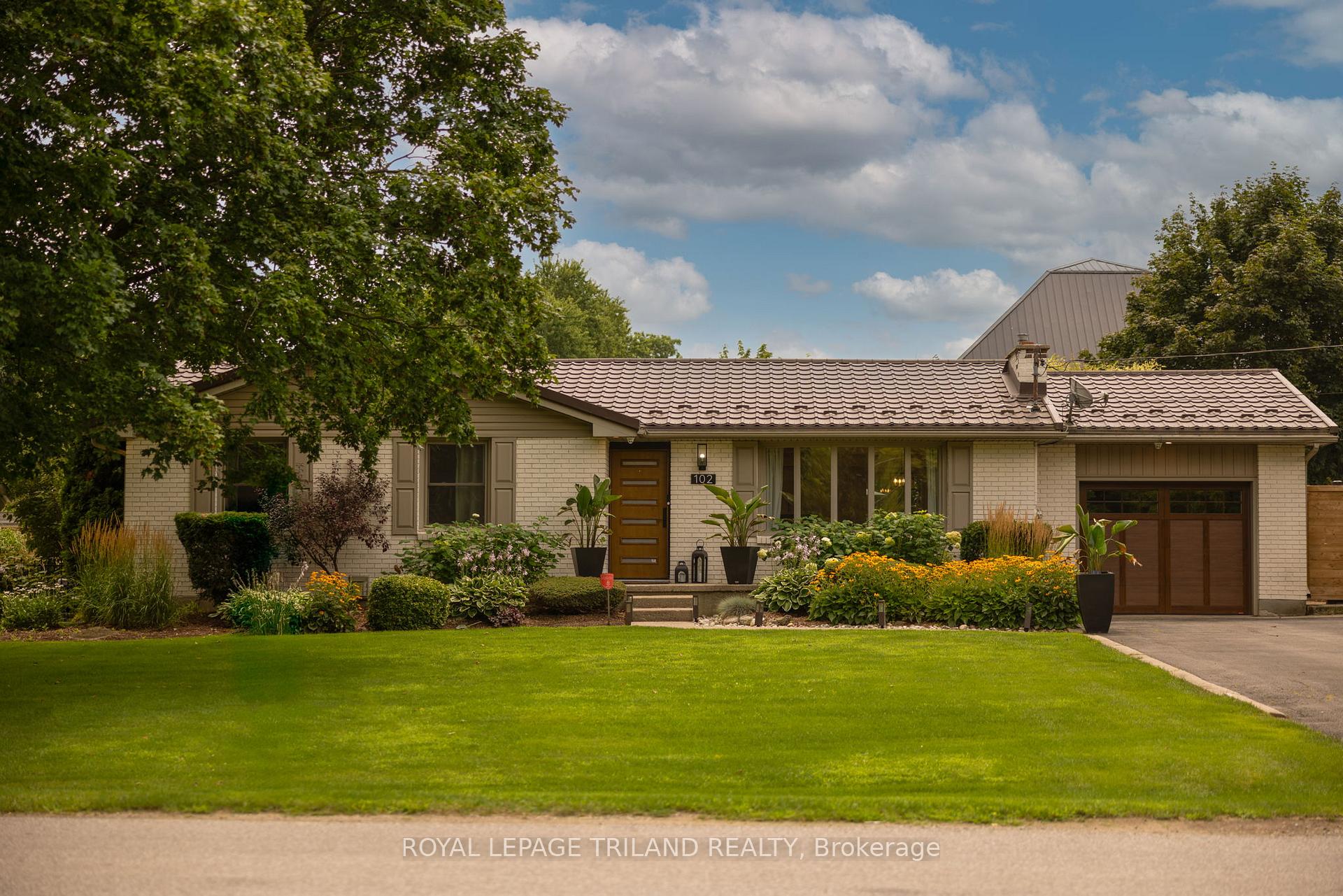 Photo 3 of 102 Railway Avenue, Middlesex Centre, Komoka — HOMEH
