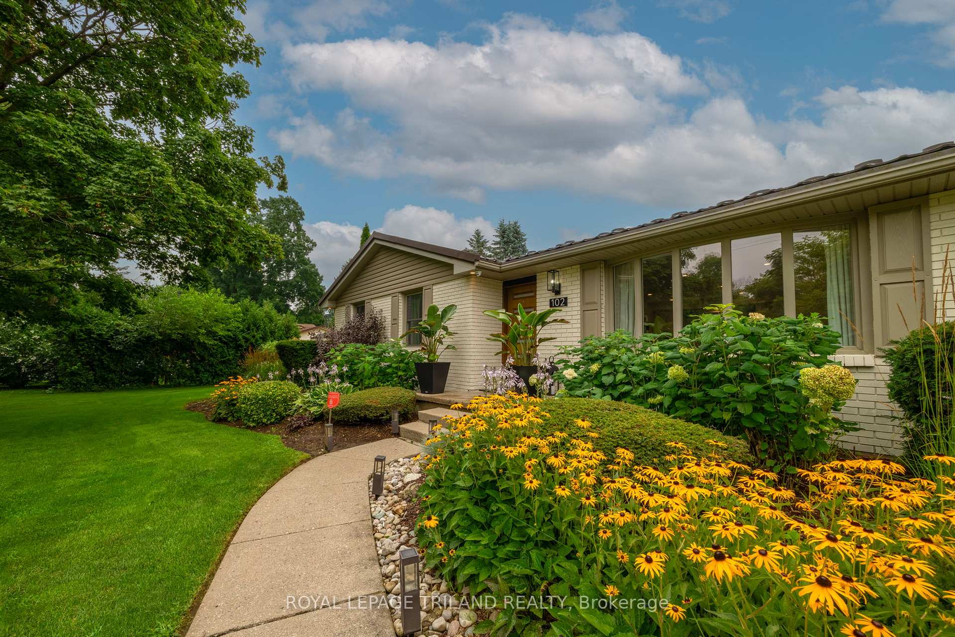 Photo 4 of 102 Railway Avenue, Middlesex Centre, Komoka — HOMEH