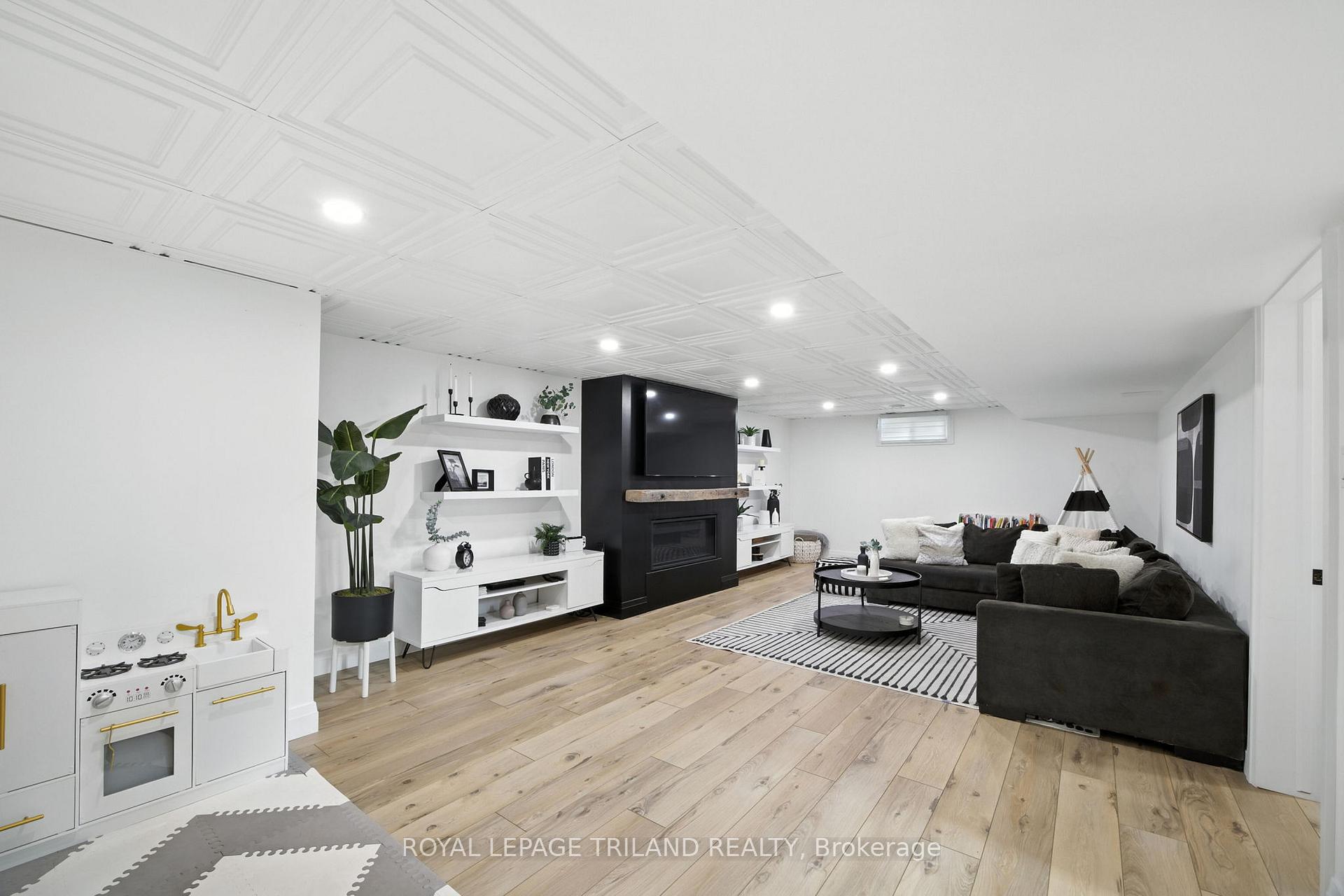 Photo 22 of 102 Railway Avenue, Middlesex Centre, Komoka — HOMEH