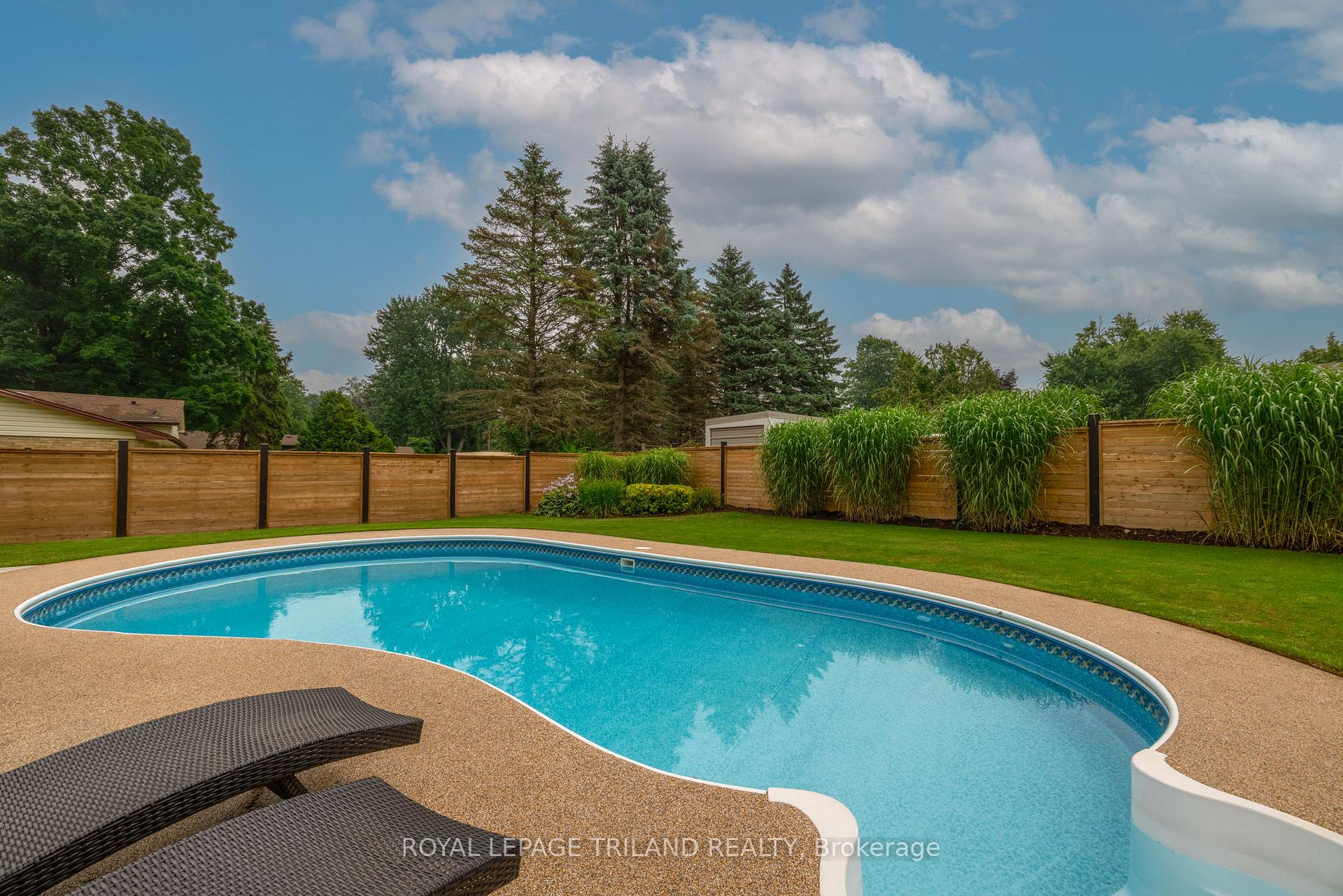Photo 33 of 102 Railway Avenue, Middlesex Centre, Komoka — HOMEH