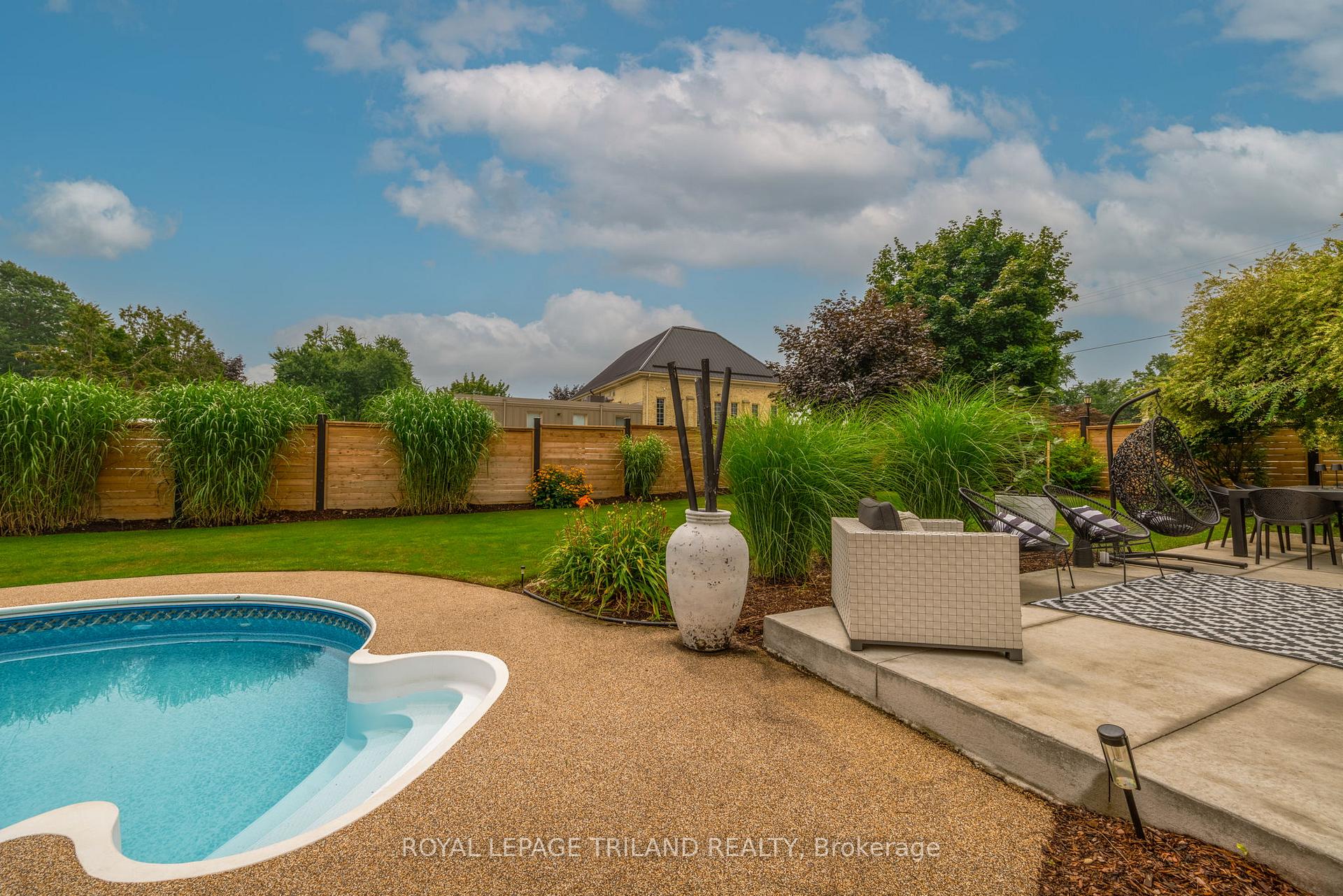 Photo 34 of 102 Railway Avenue, Middlesex Centre, Komoka — HOMEH