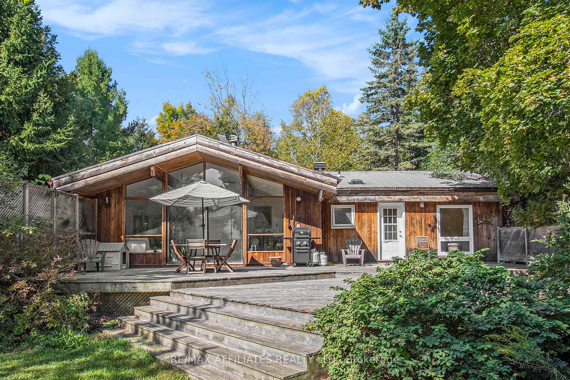 Front of 571 Rideau River Road
